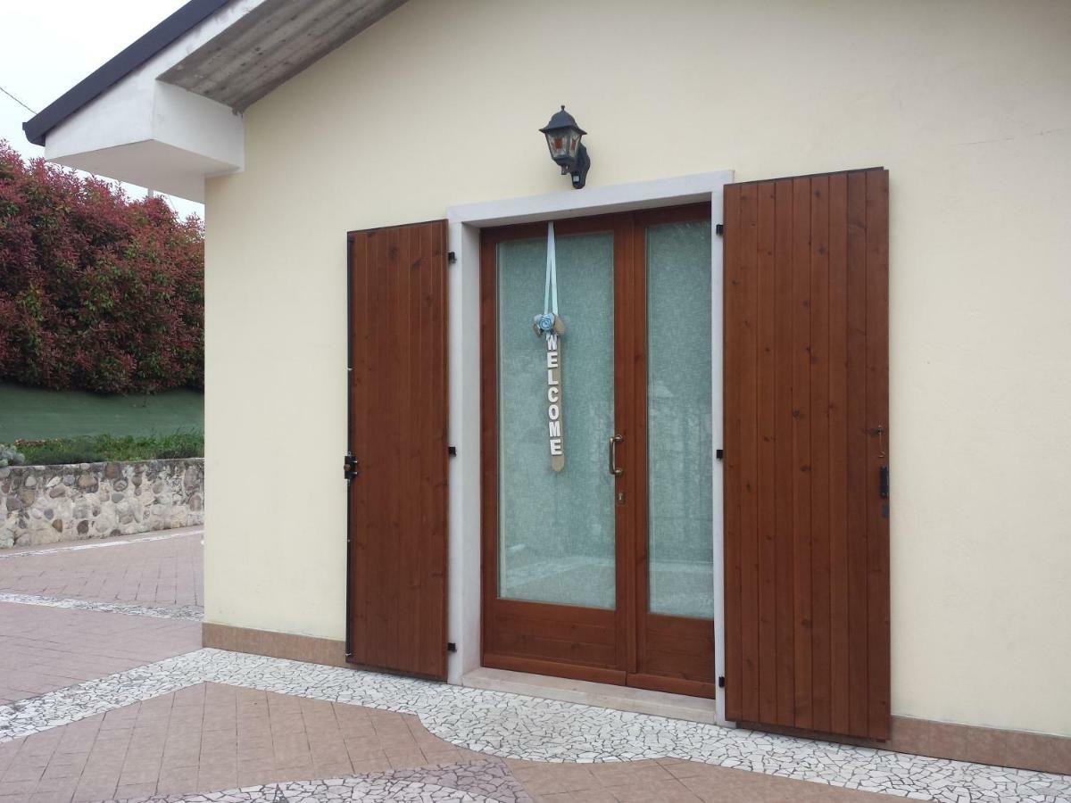 Appartamento Con Giardino A Cisano Di Bardolino Exterior foto