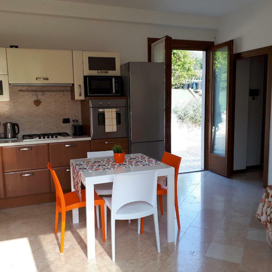 Appartamento Con Giardino A Cisano Di Bardolino Exterior foto